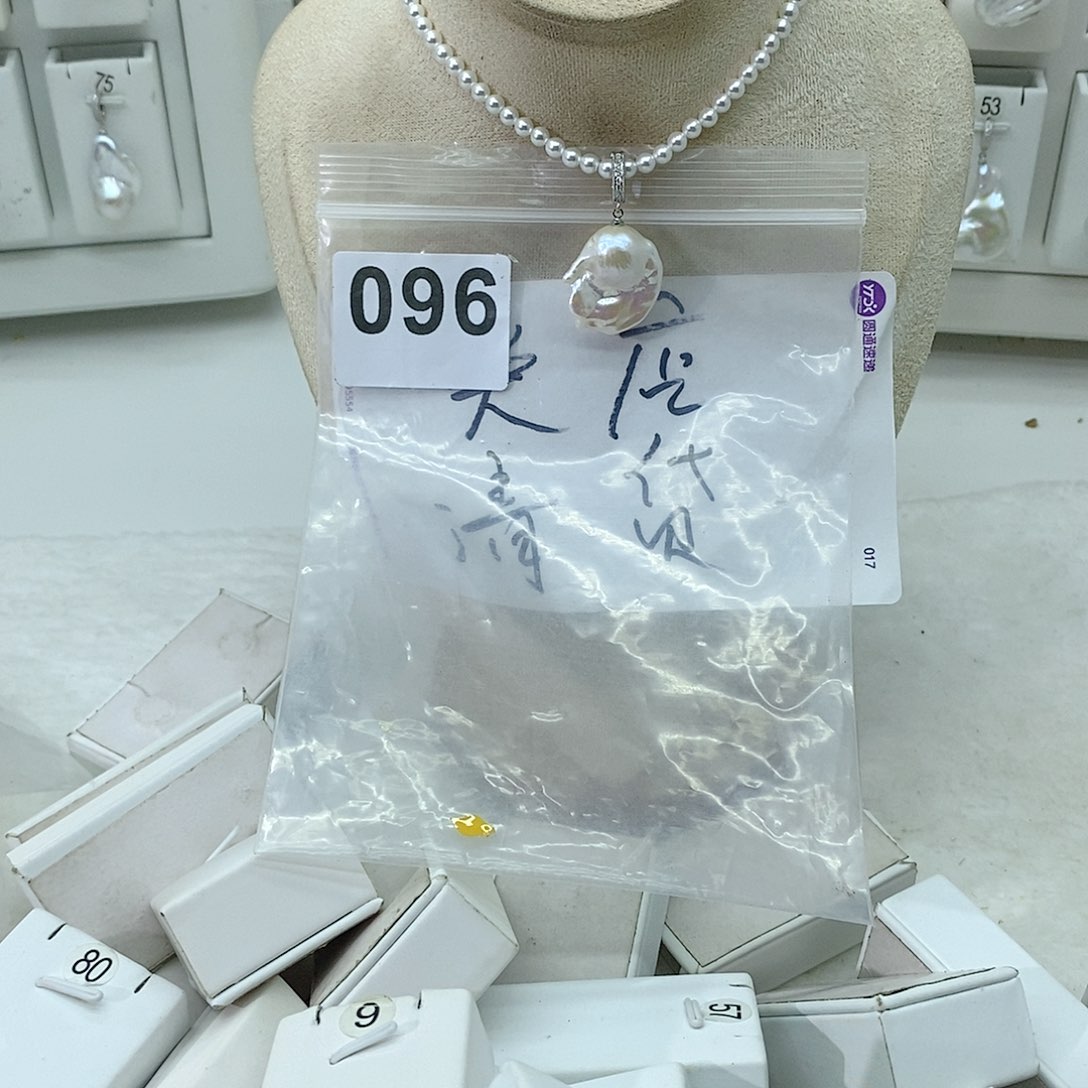 淡水珍珠颈饰合金