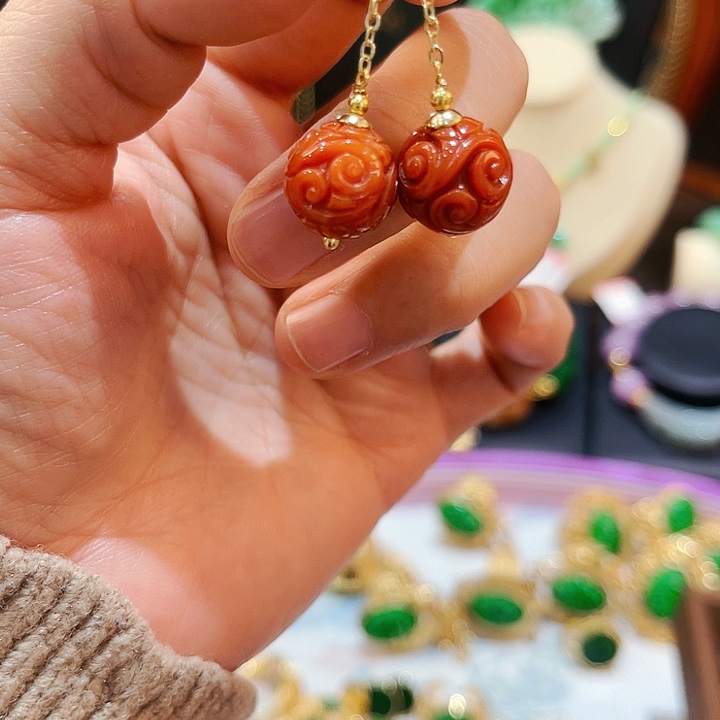 翡翠颈饰未镶嵌耳饰