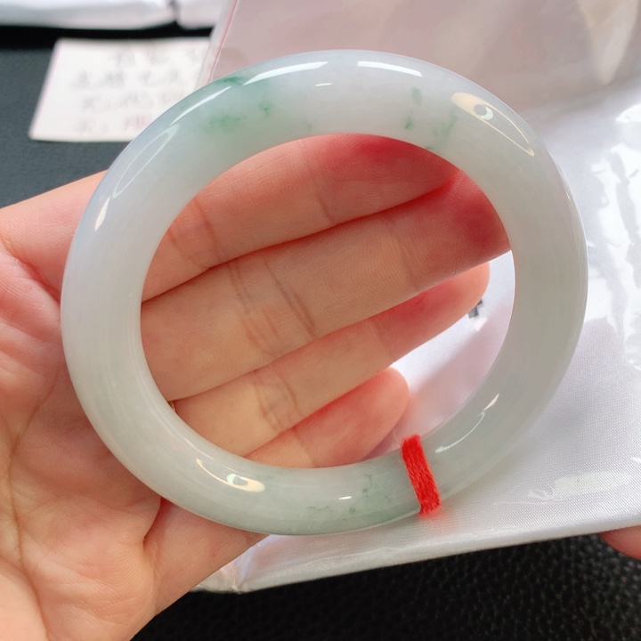 翡翠手镯未镶嵌57圆