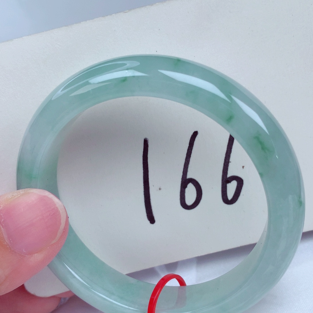 翡翠手镯未镶嵌翡翠