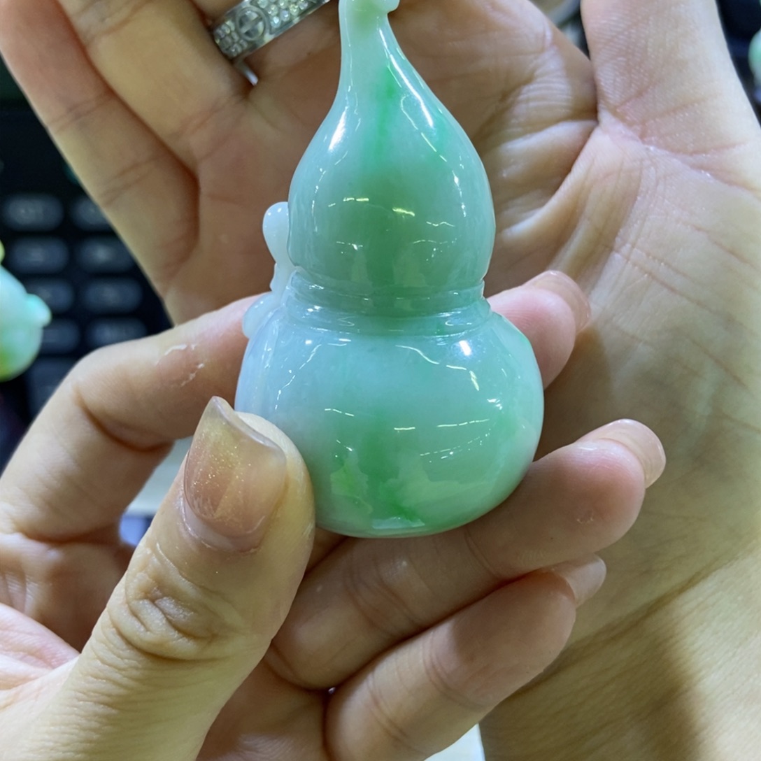 未镶嵌挂件翡翠东****社好看的翡翠葫芦