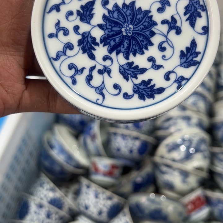 瓷片白青花缠枝莲实心盖置微瑕