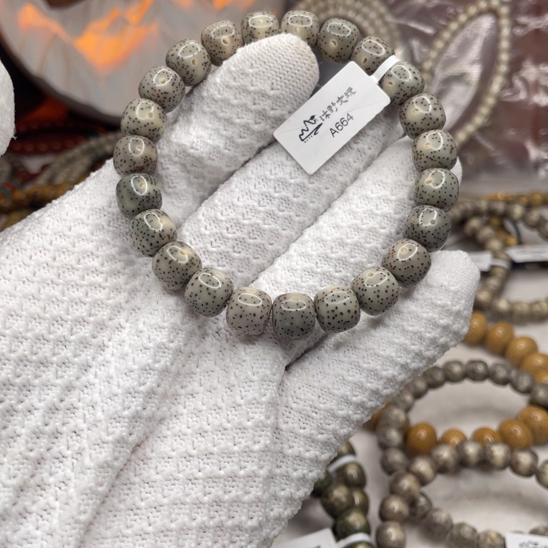 吊坠星月菩提10x9灰冰玉化满天星a664