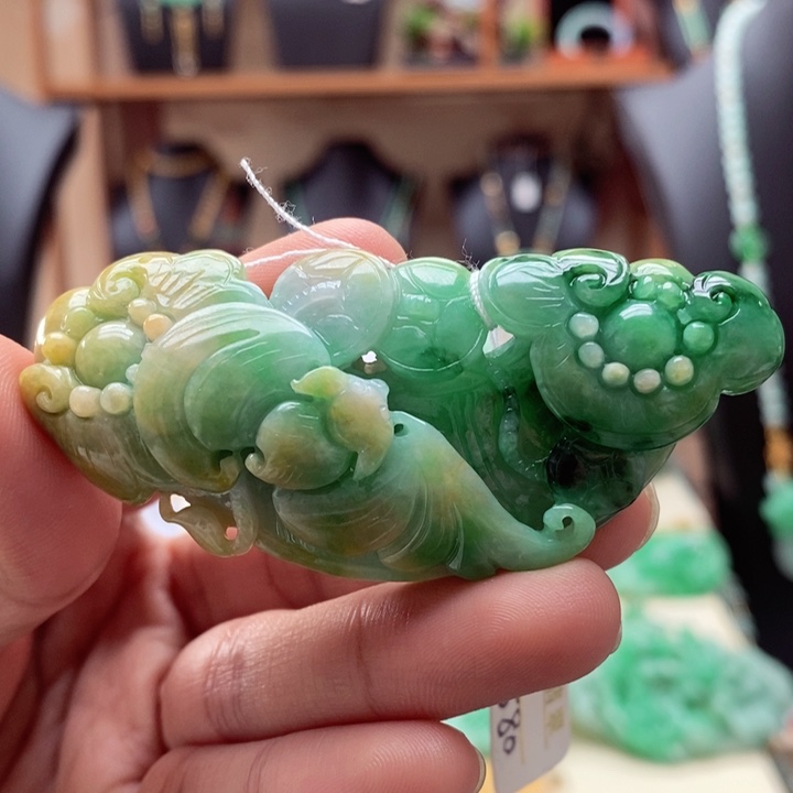 翡翠颈饰未镶嵌翡翠吊坠