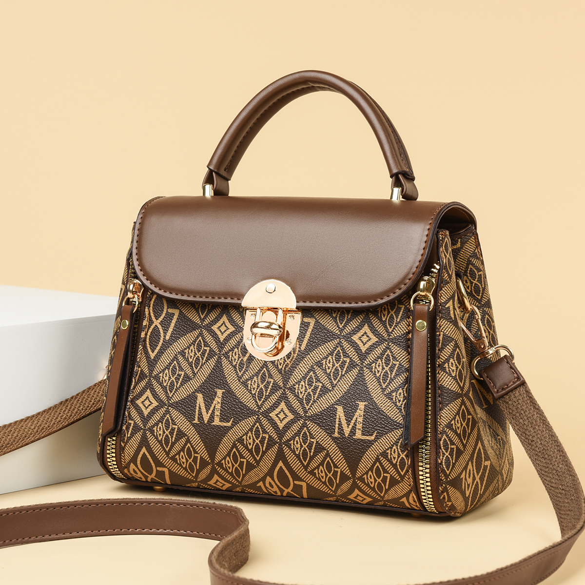 单 8378  棕色 洋气包包 （22宽11高16）（全店铺商品限购一单）