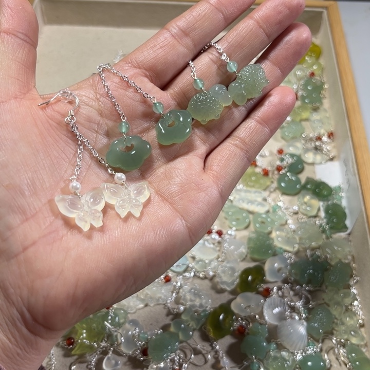 蛇纹石玉耳饰未镶嵌