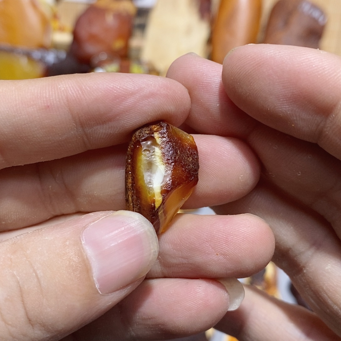 佛***间定制琥珀蜜蜡原石定制