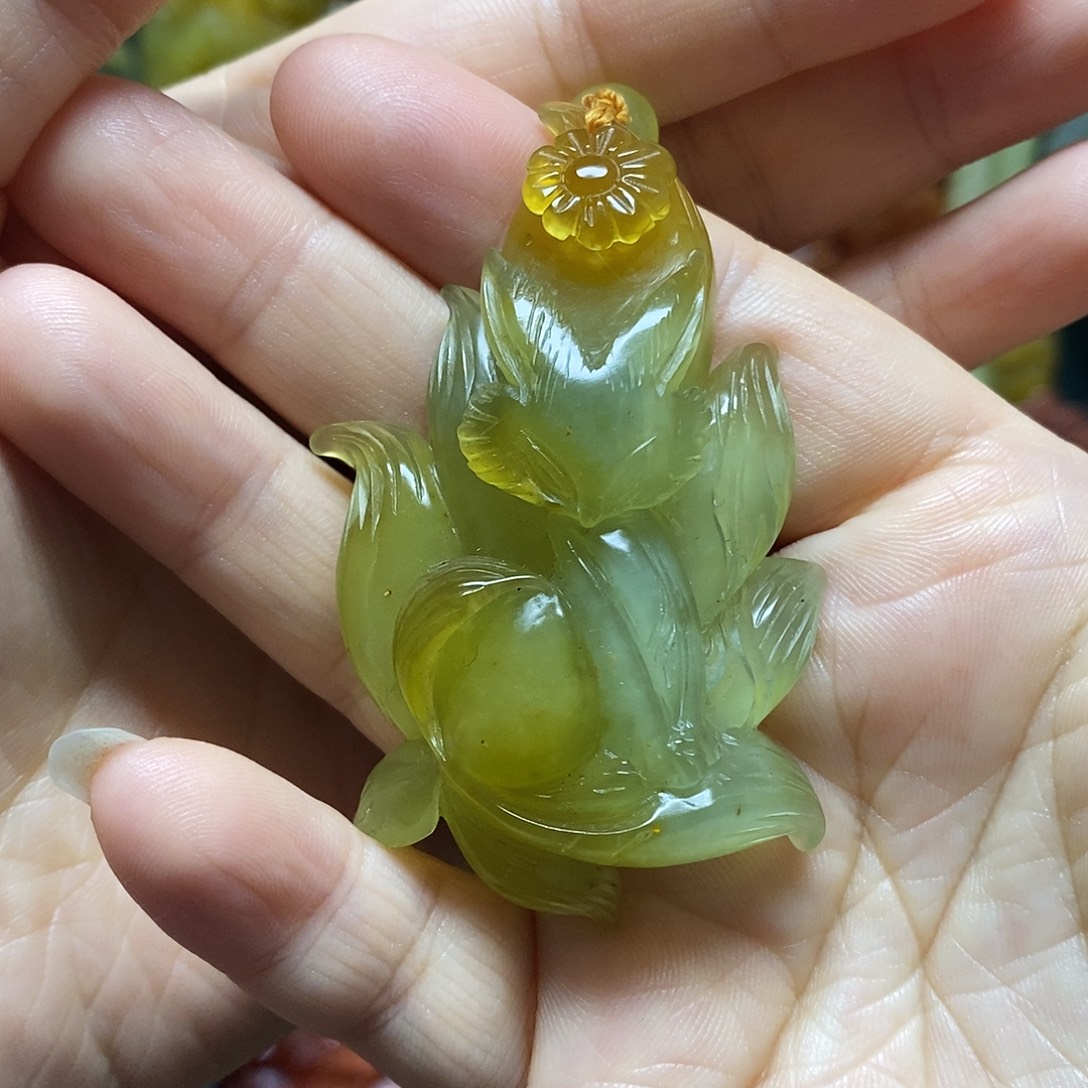 岫玉未镶嵌吊坠(赠链)