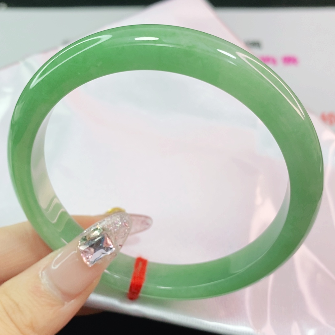 翡翠手镯未镶嵌冰****?63正圈