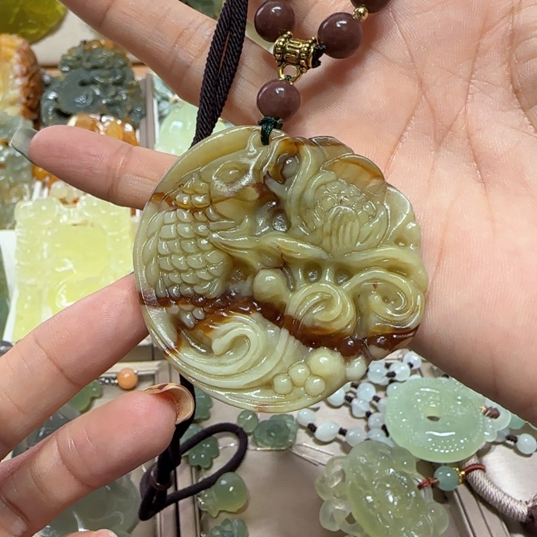 未镶嵌蛇纹石玉吊坠