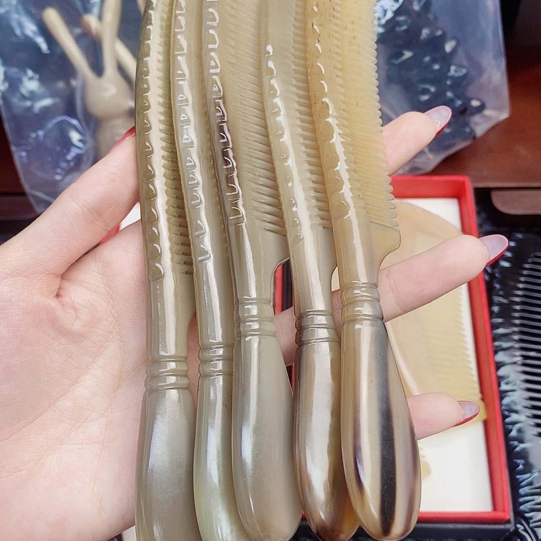 纯手工制作纯牛角梳子