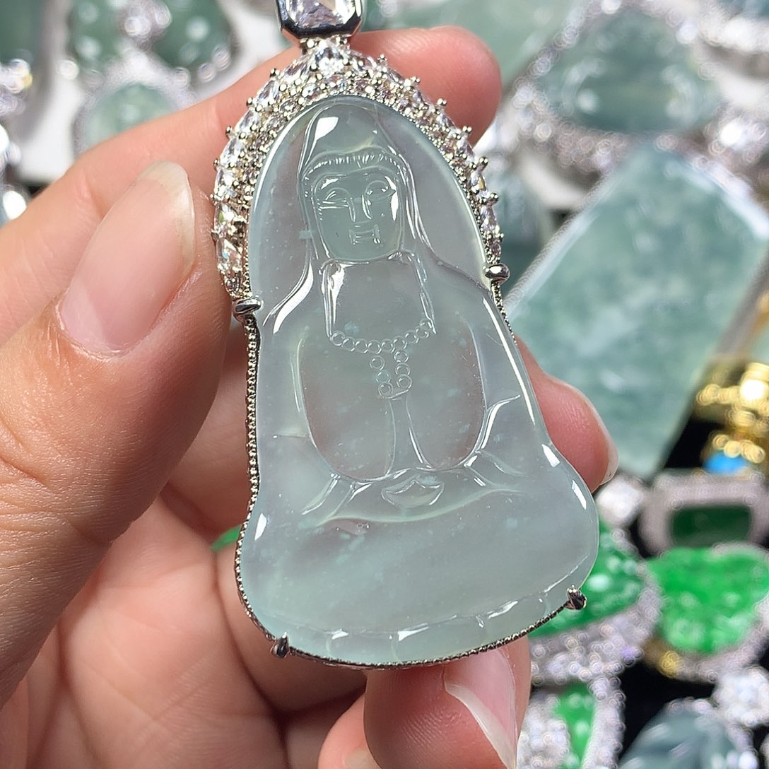 刘***呀翡翠未镶嵌吊坠(不含链)