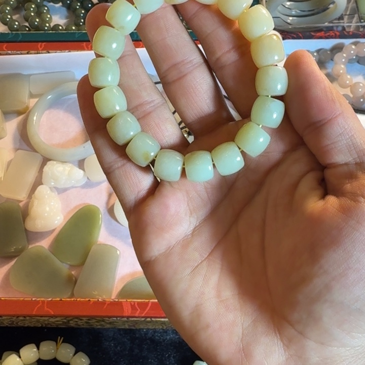 珍****和田玉（糖玉）未镶嵌手链