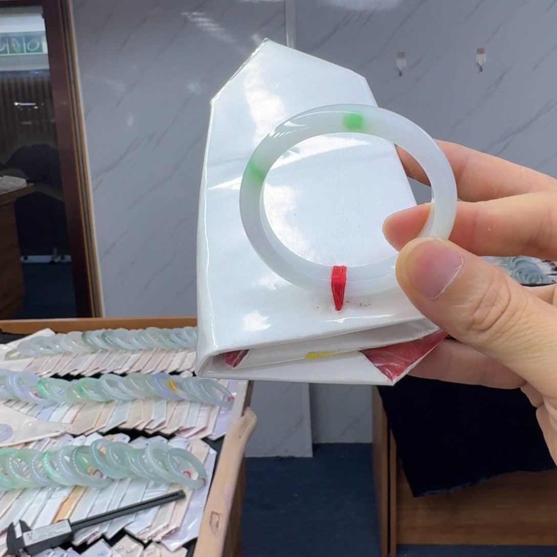 m***t翡翠未镶嵌手镯翡翠