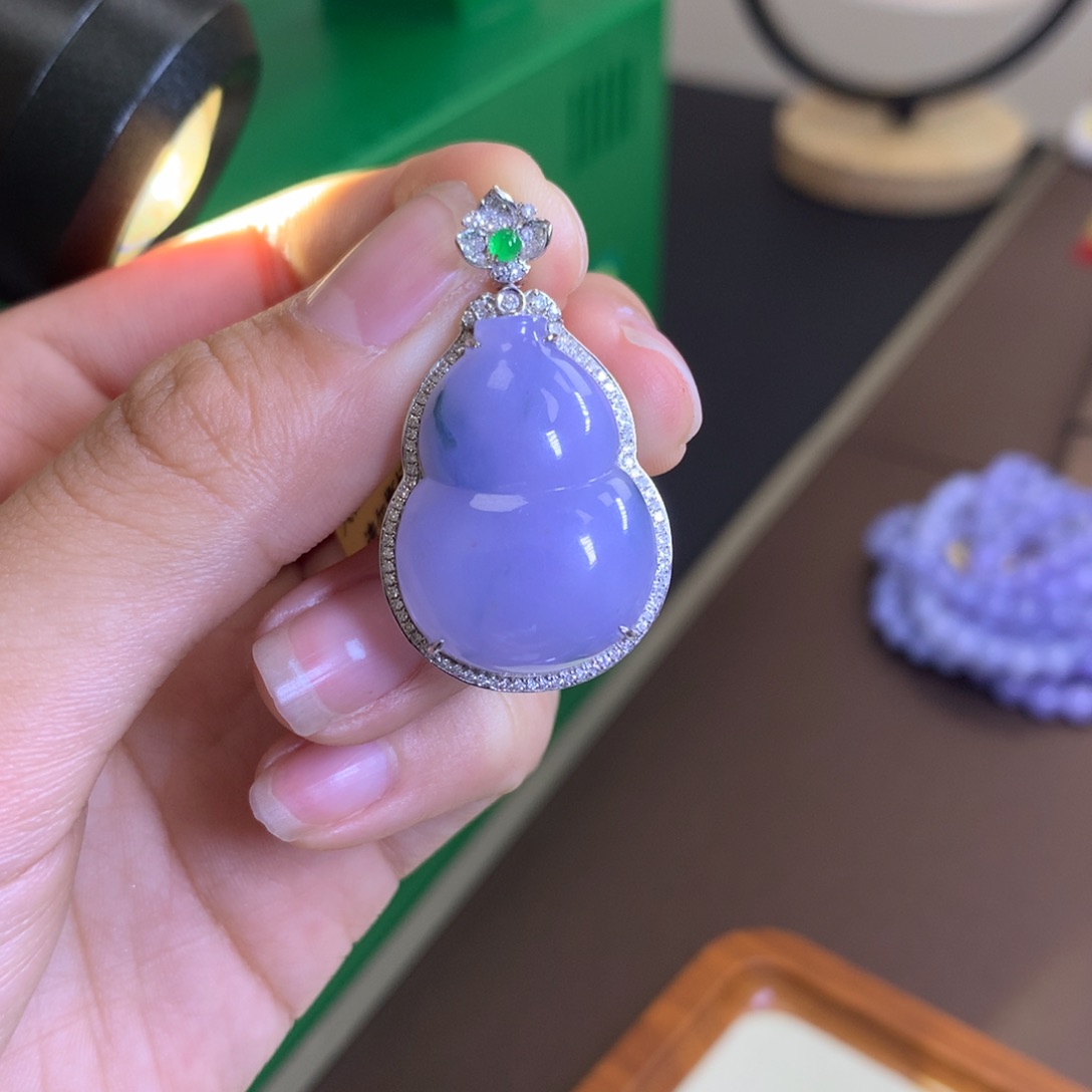 翡翠颈饰18K金镶嵌翡翠