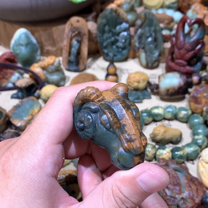 岫岩河磨玉（透闪石质玉）挂件未镶嵌