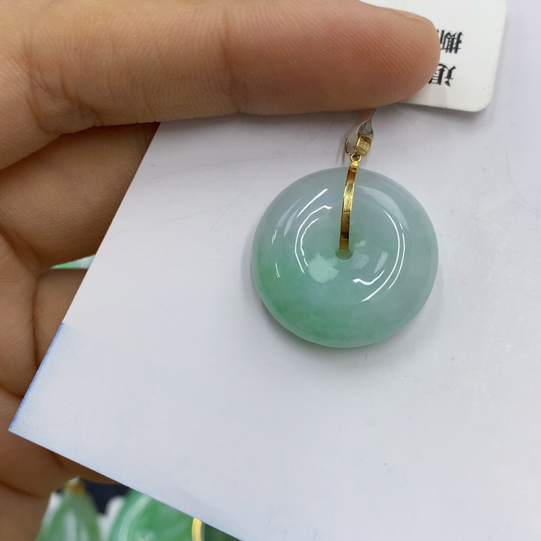 翡翠18K金镶嵌颈饰