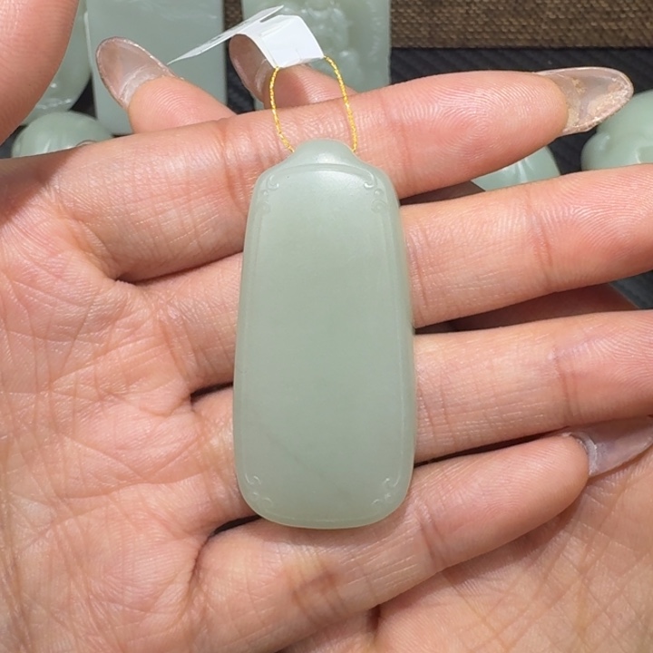 向***葵和田玉未镶嵌颈饰