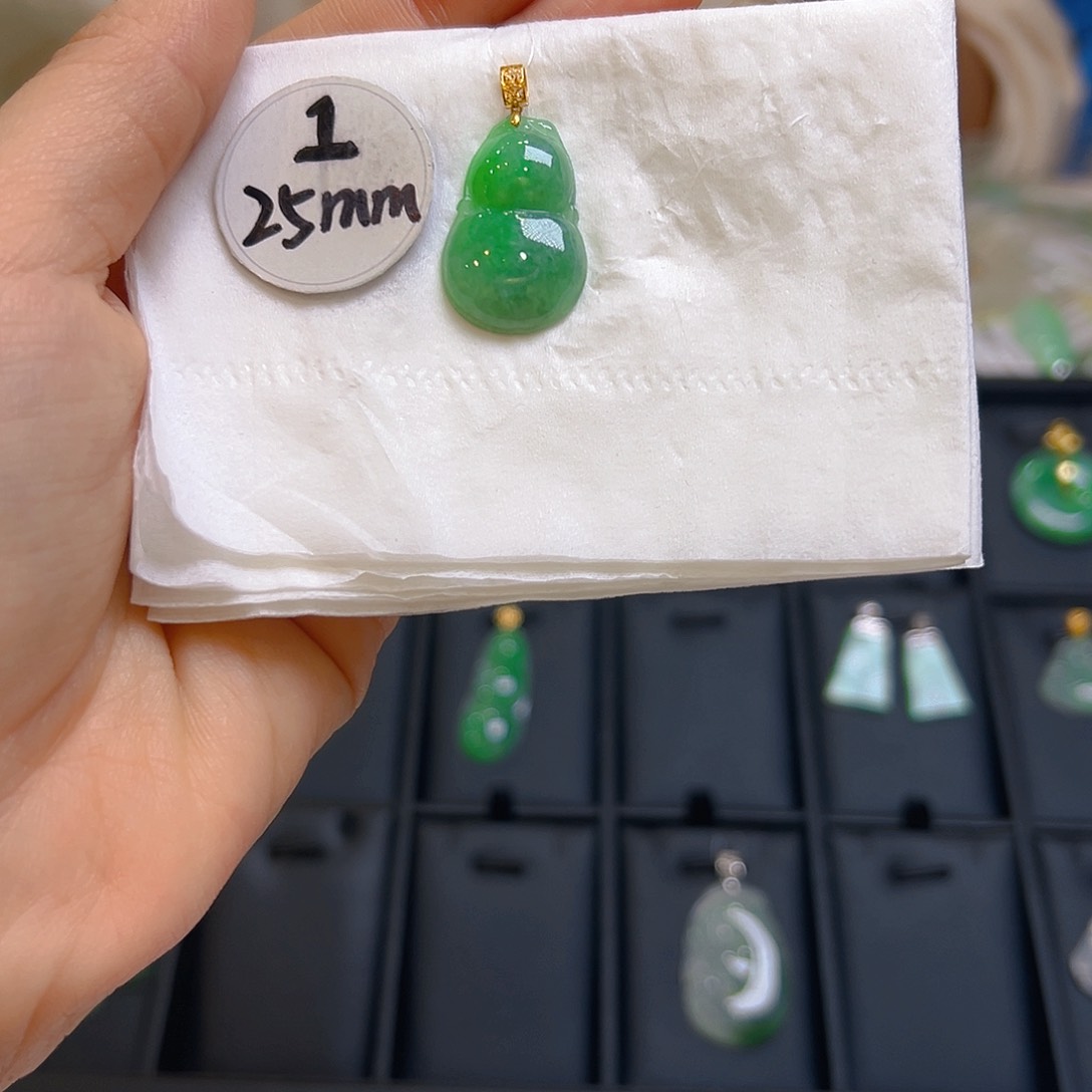 翡翠颈饰18K金镶嵌翡翠