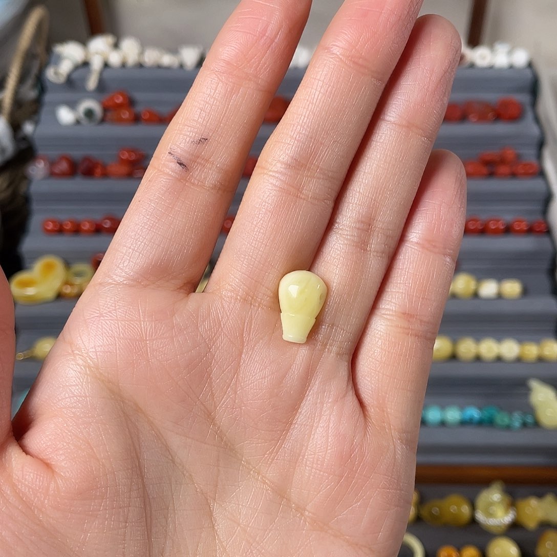 小***乐绿松石未镶嵌三通