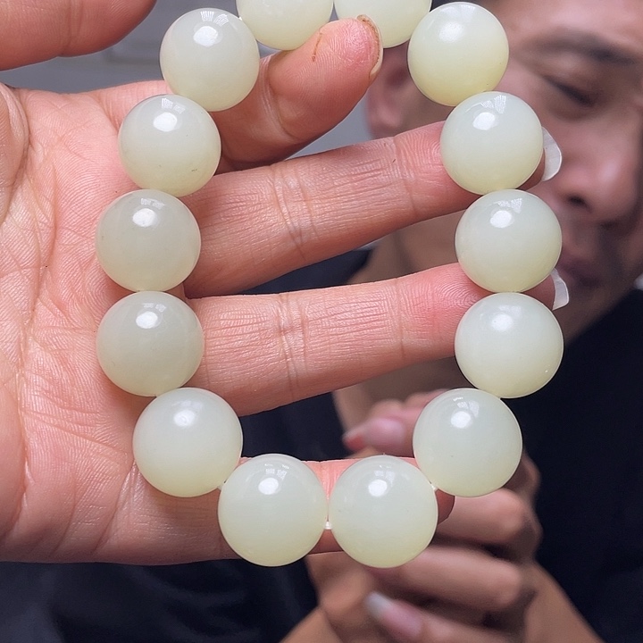 和田玉未镶嵌把件