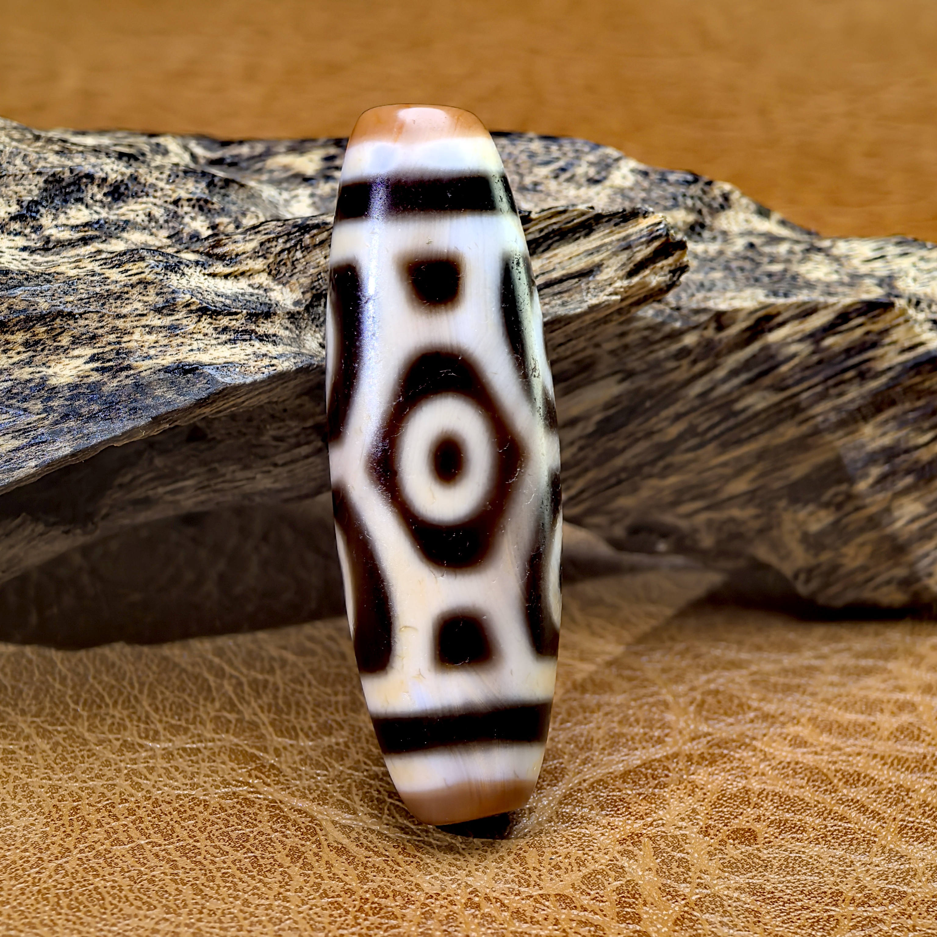 早期藏区流转黑白满砂龙六眼珠珠玛瑙玉髓锁骨链咬色扎实油润细腻