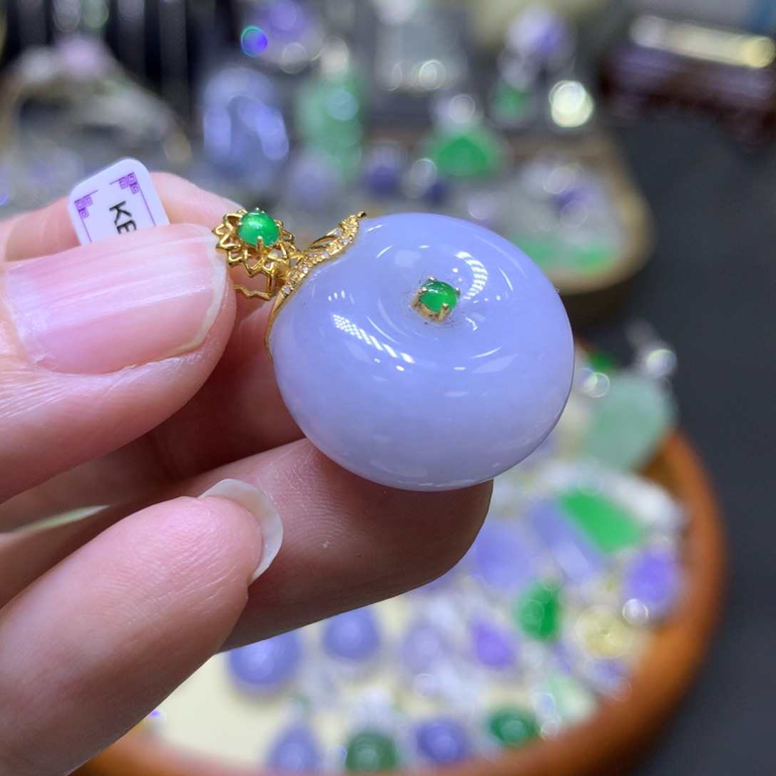 翡翠颈饰18K金镶嵌翡翠吊坠项链