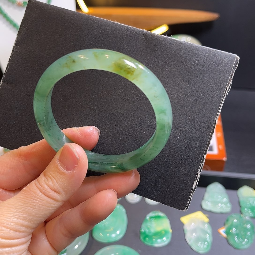 石英质玉未镶嵌手镯