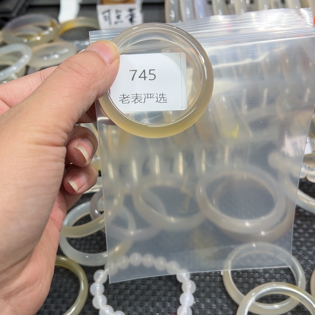 玛瑙/玉髓手镯未镶嵌k*47