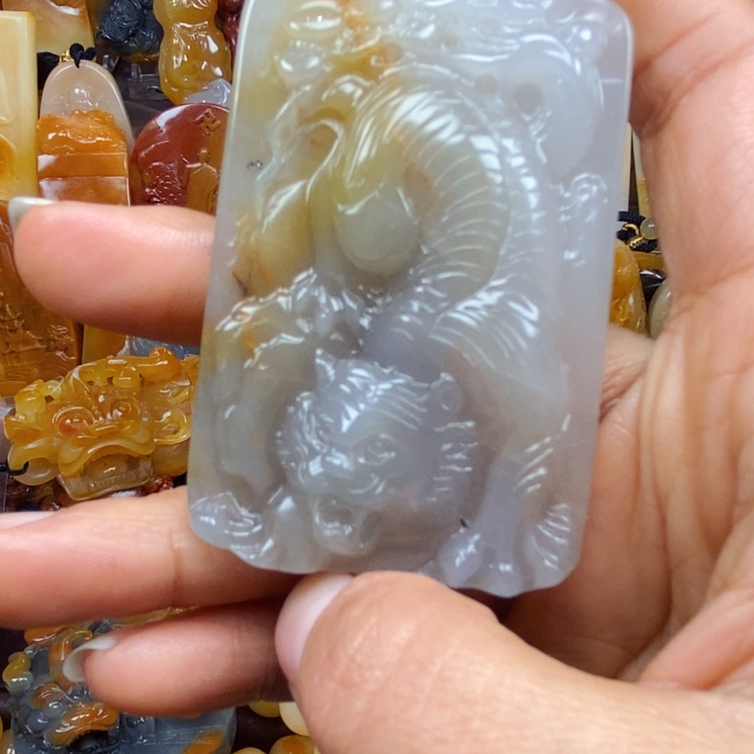 石英质玉（黄龙玉）颈饰未镶嵌