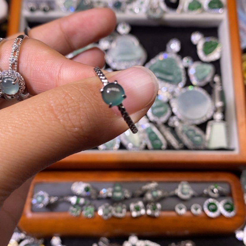 【闪购商品】翡翠颈饰未镶嵌天然