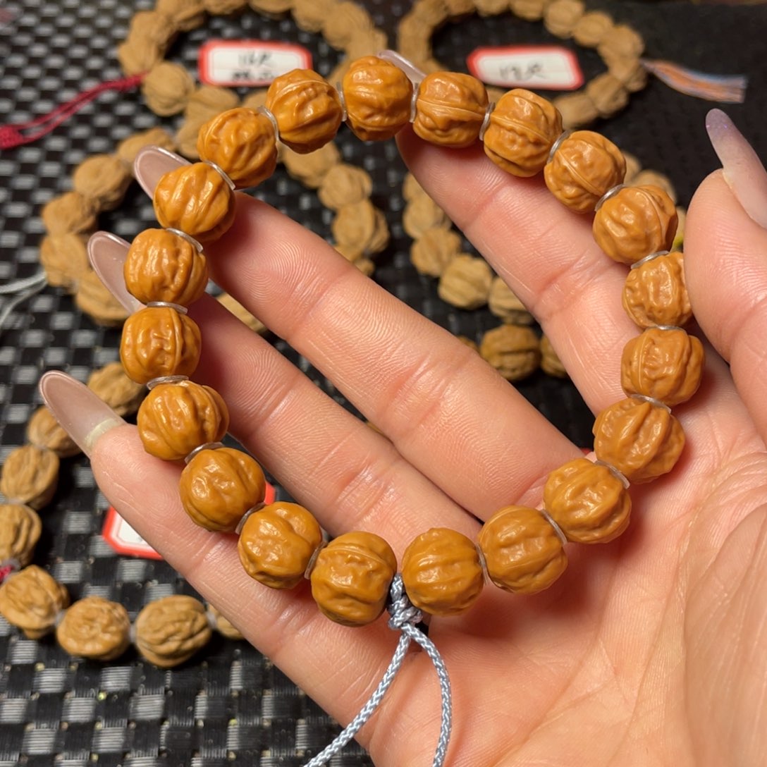 ****8核桃赤龙精配手串儿