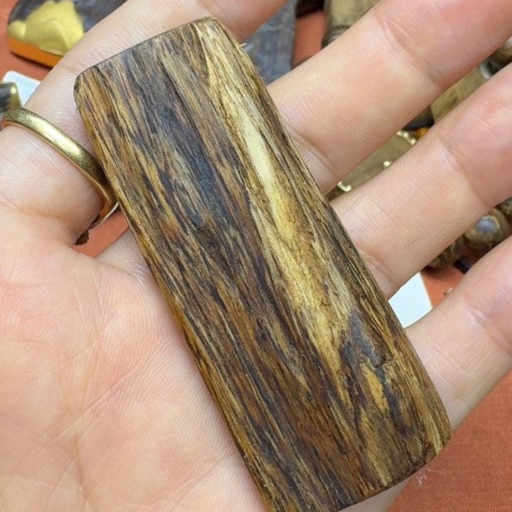 大叶紫檀（黑酸枝木类）