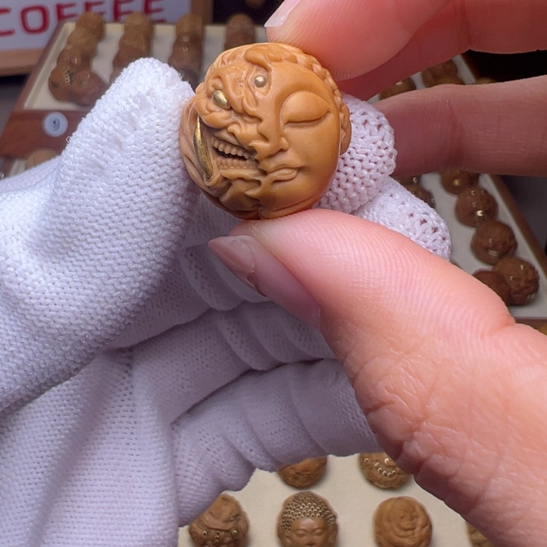 猴头核桃把件镶嵌款佛魔一念全品有正常封口线