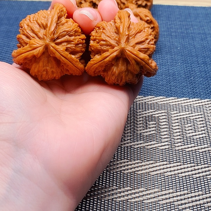 玉***誠吊坠文玩核桃三棱