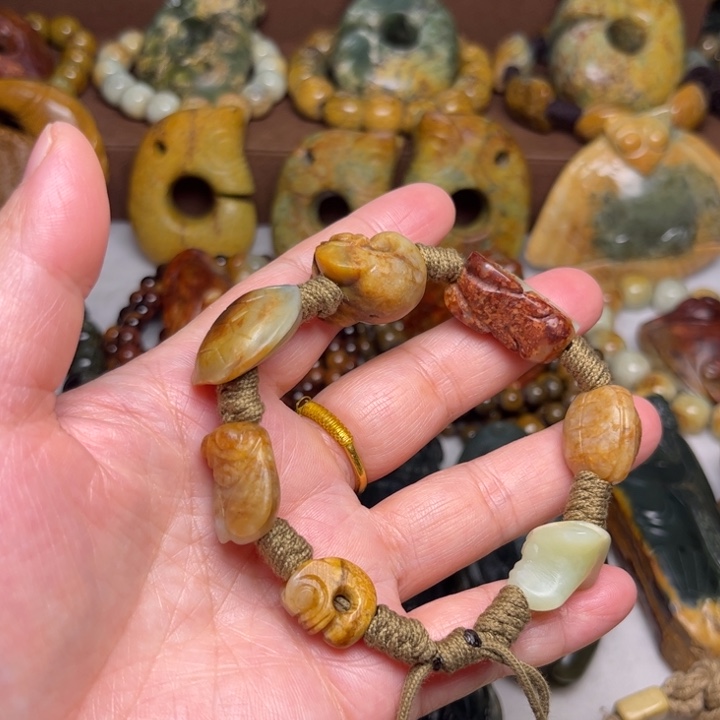 迁***移岫岩河磨玉（透闪石质玉）未镶嵌珠宝奇石