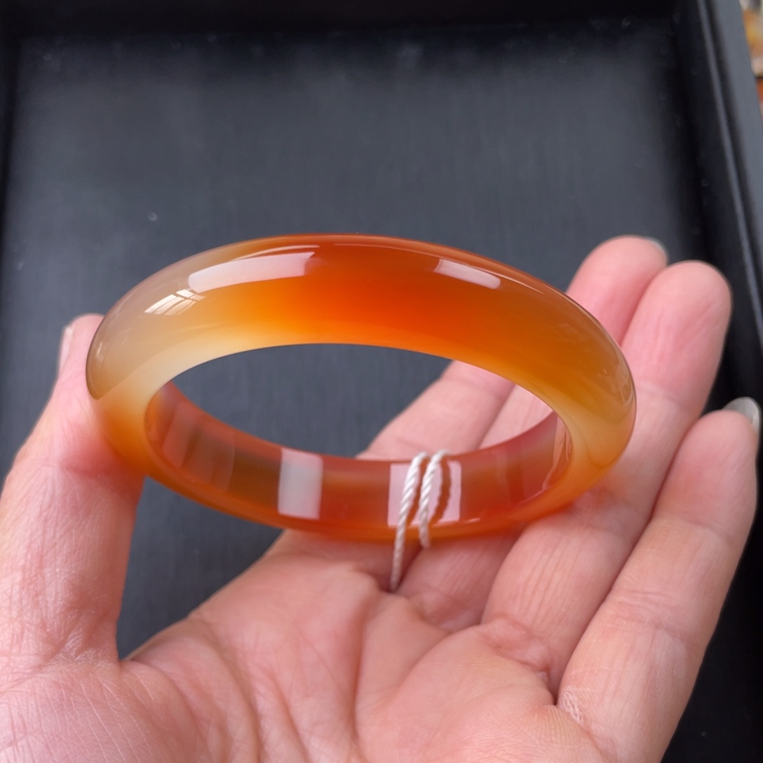 玛瑙/玉髓手镯未镶嵌54圈口