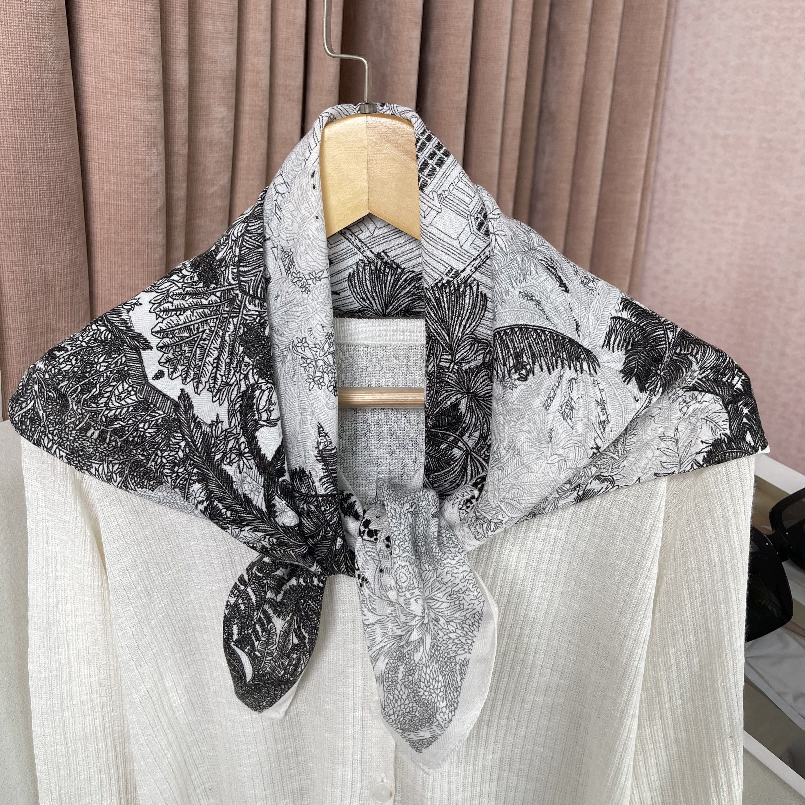 【丝雨聚美】2025新款小方巾小清新舒服亲肤时尚百搭丝巾