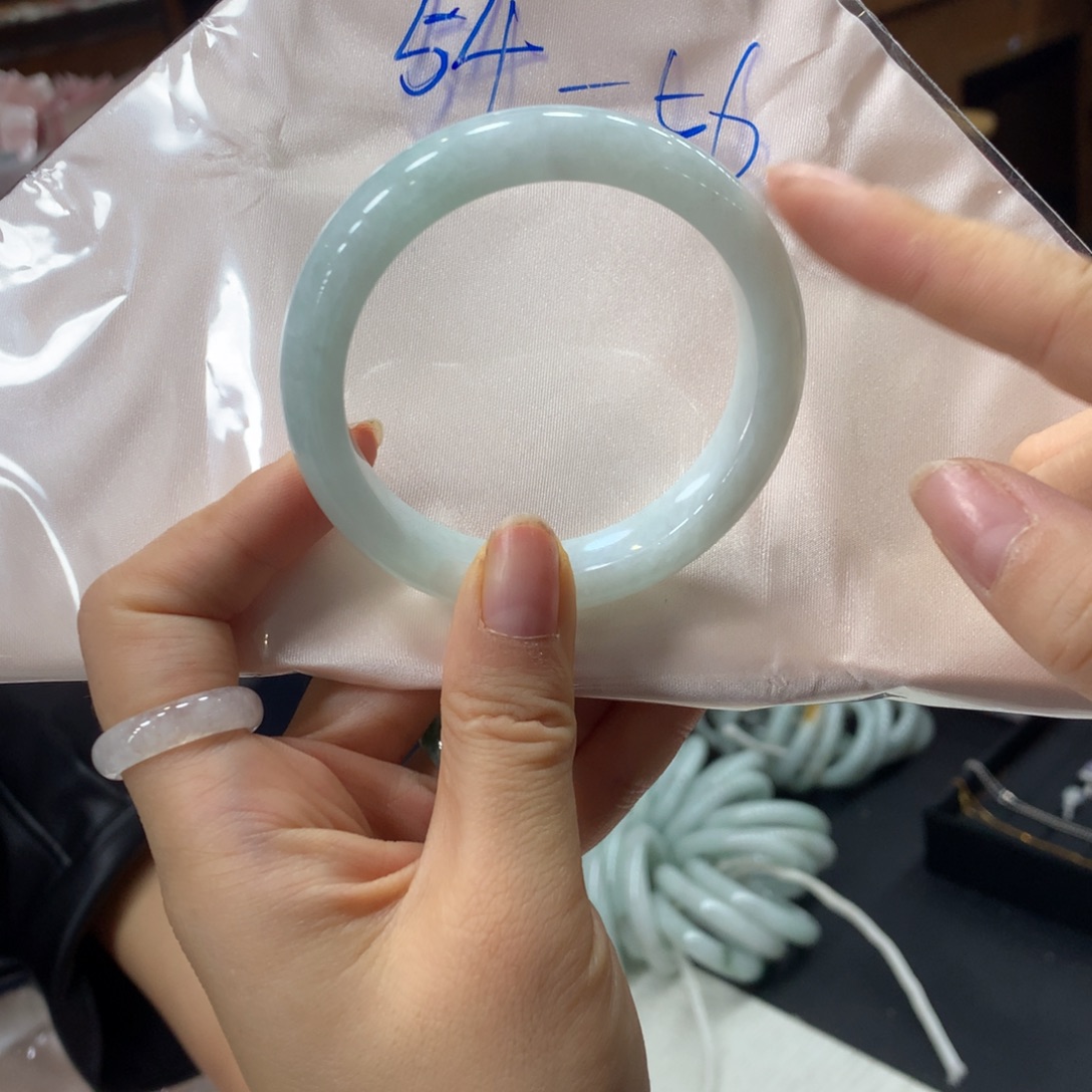 翡翠未镶嵌手镯买断