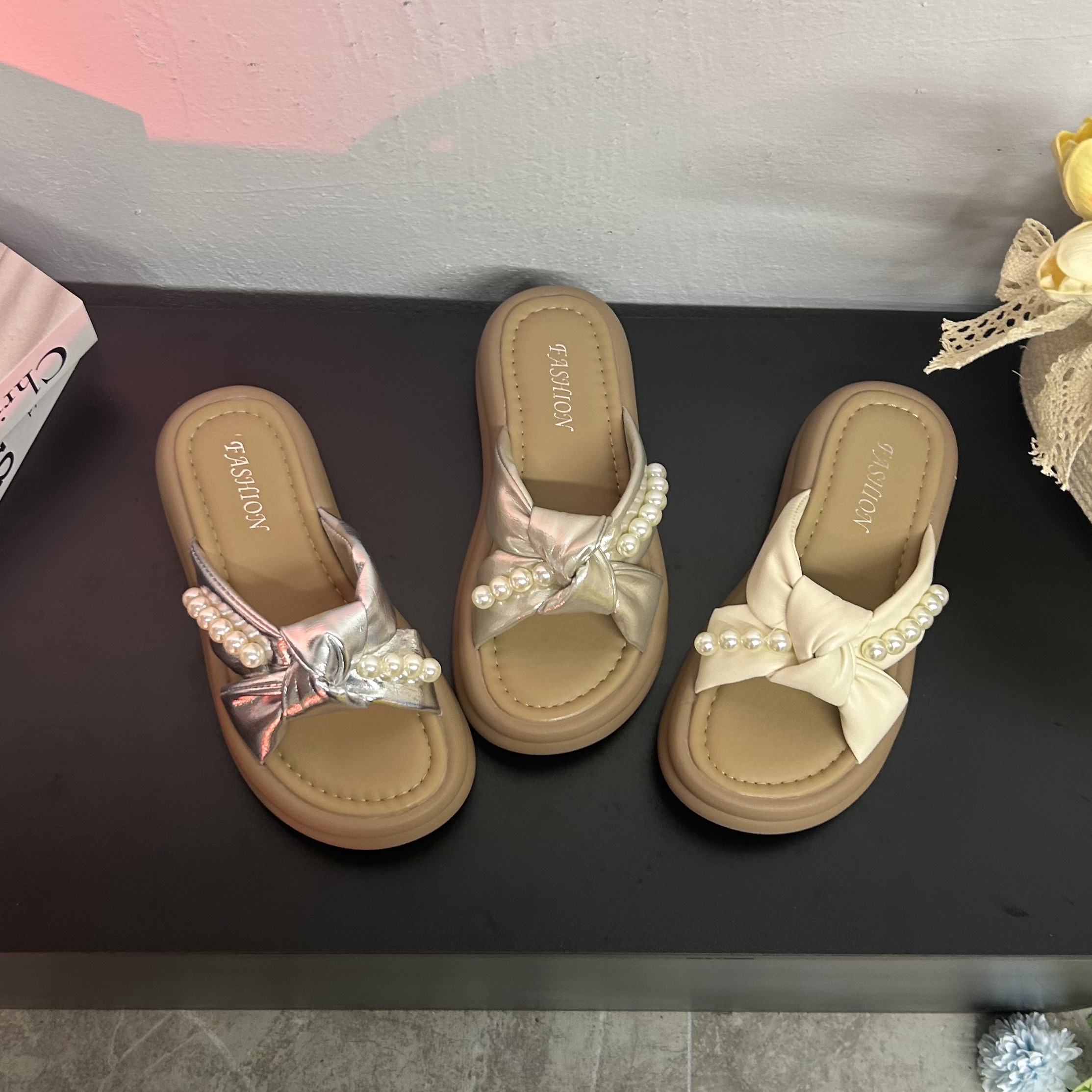 交叉网红珍珠2025外穿厚底夏季时尚裙子仙女沙滩拖鞋一字女生拖鞋