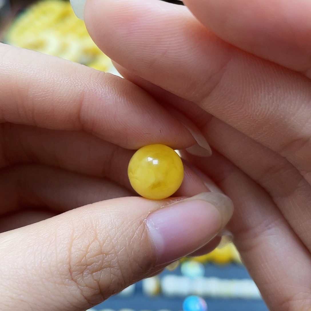 蜜蜡裸石未镶嵌圆珠10.5mm微瑕