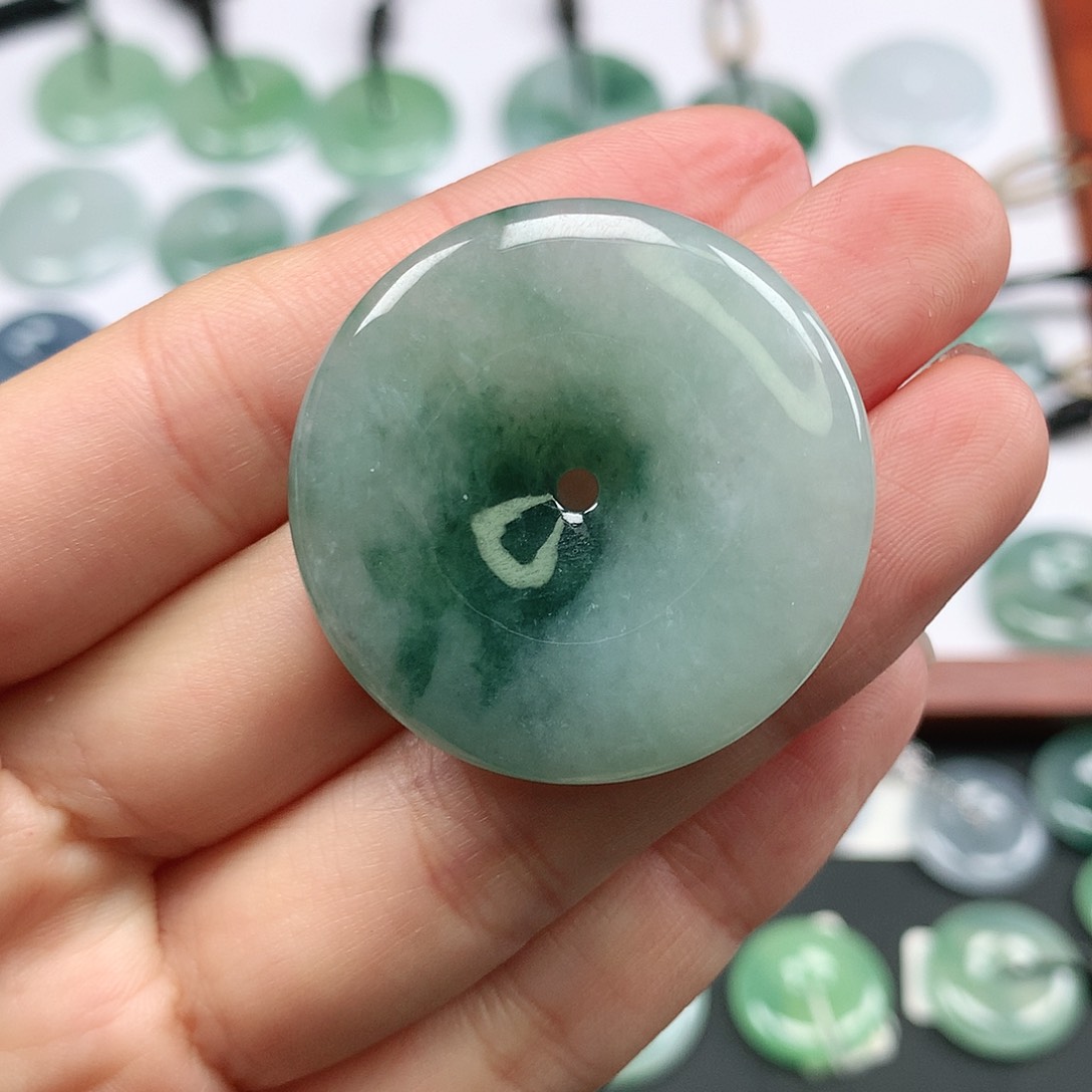 翡翠颈饰未镶嵌平安