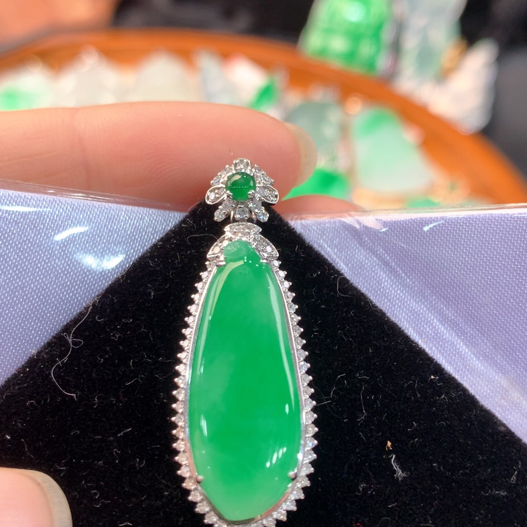 翡翠吊坠(不含链)18K金镶嵌