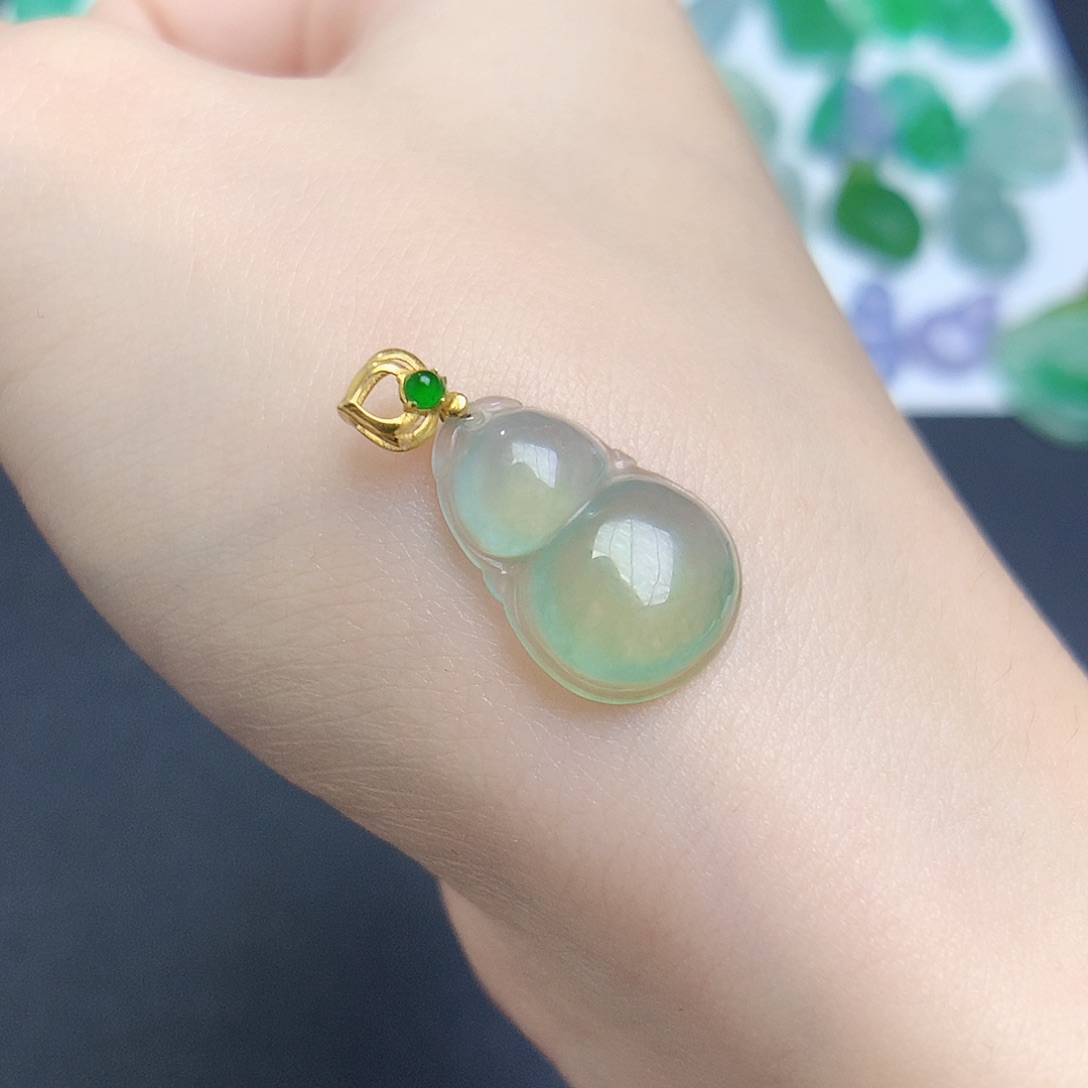 翡翠18K金镶嵌颈饰888888888888