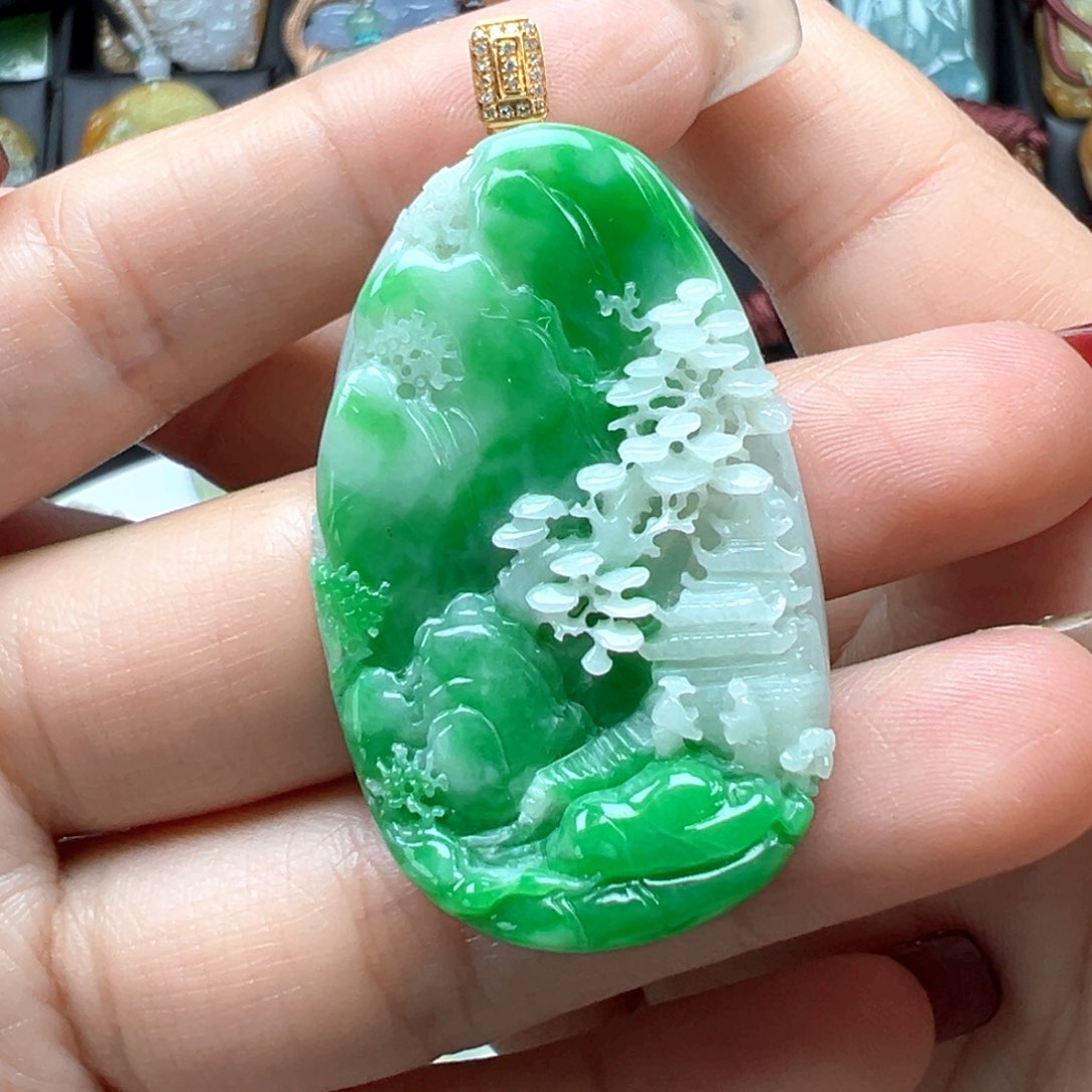 翡翠颈饰18K金镶嵌山水