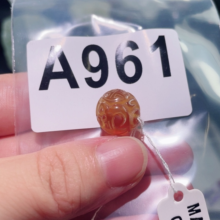 小***儿未镶嵌颈饰琥珀琥珀