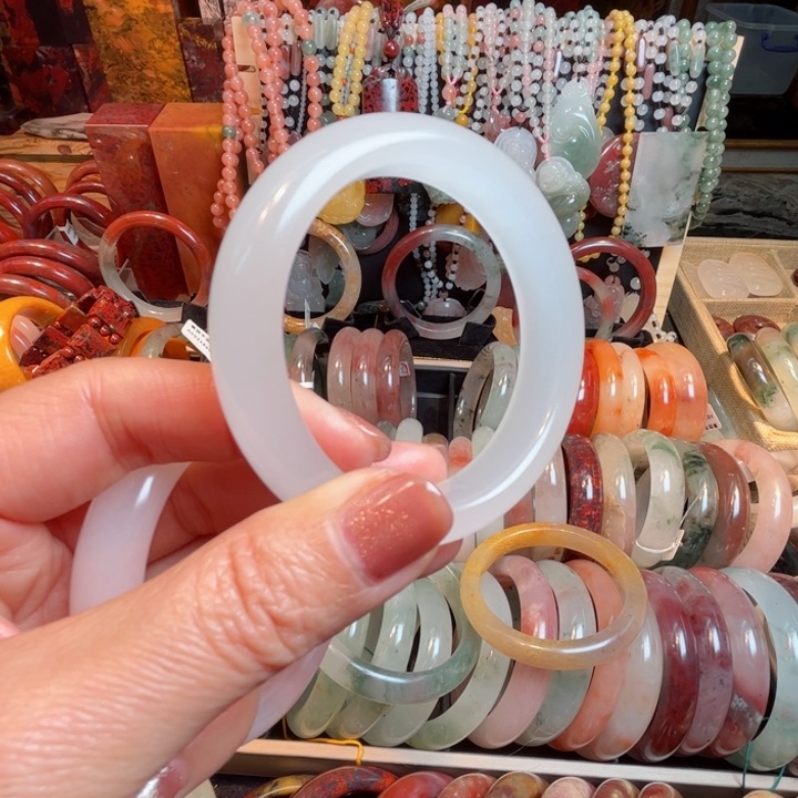 石英质玉手镯未镶嵌小*花