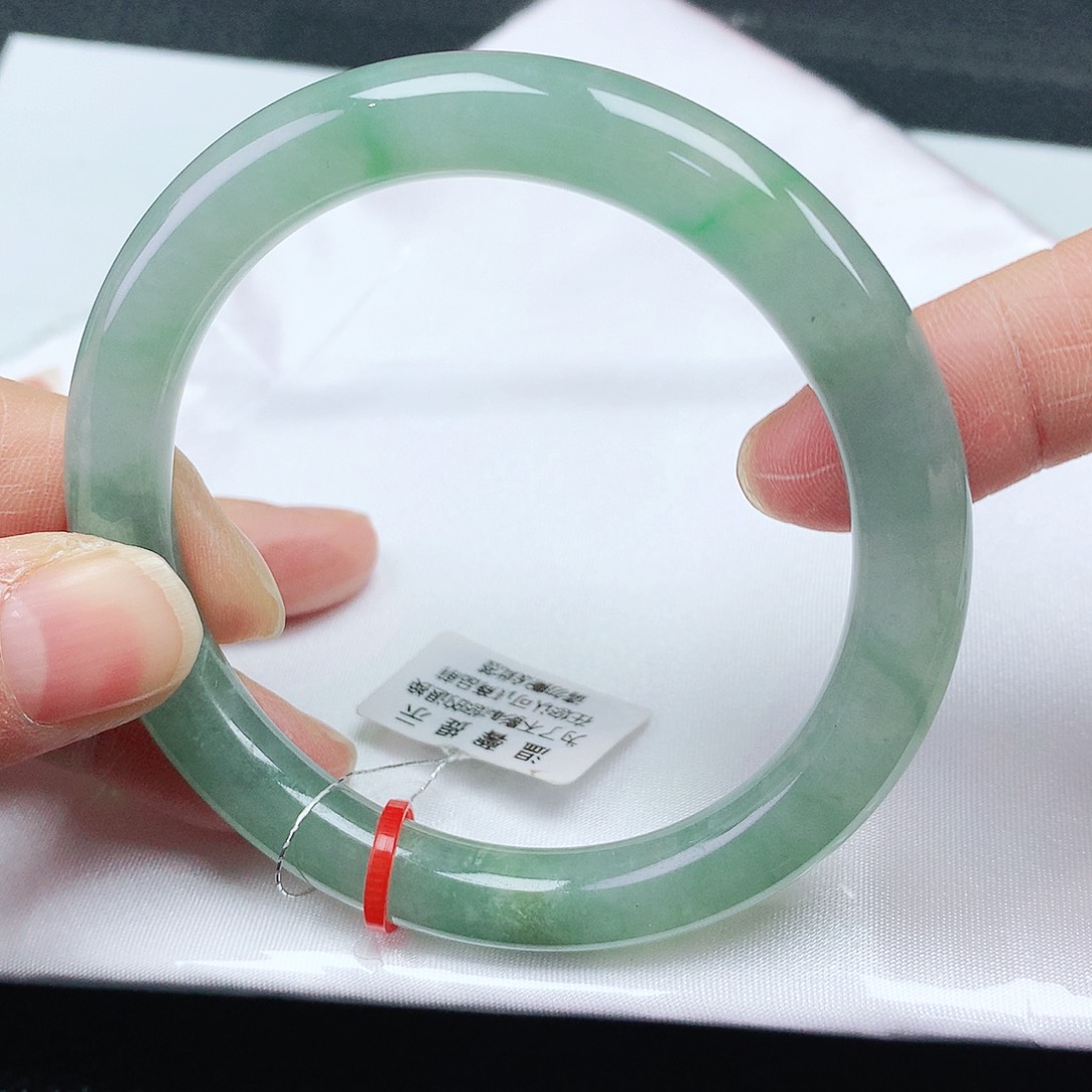 翡翠手镯未镶嵌55圈