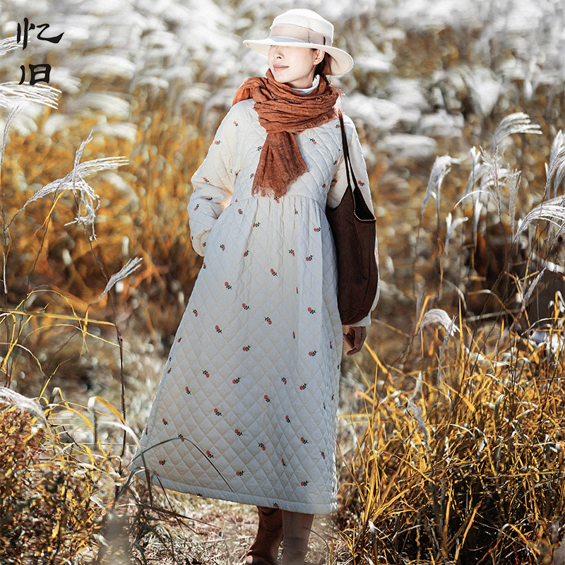 现货【清风有意 】棉衣连衣裙女圆领2025新款冬季灯笼袖绣花长裙