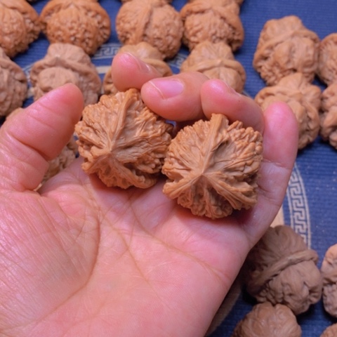 【闪购商品】吊坠文玩核桃王*文山三棱